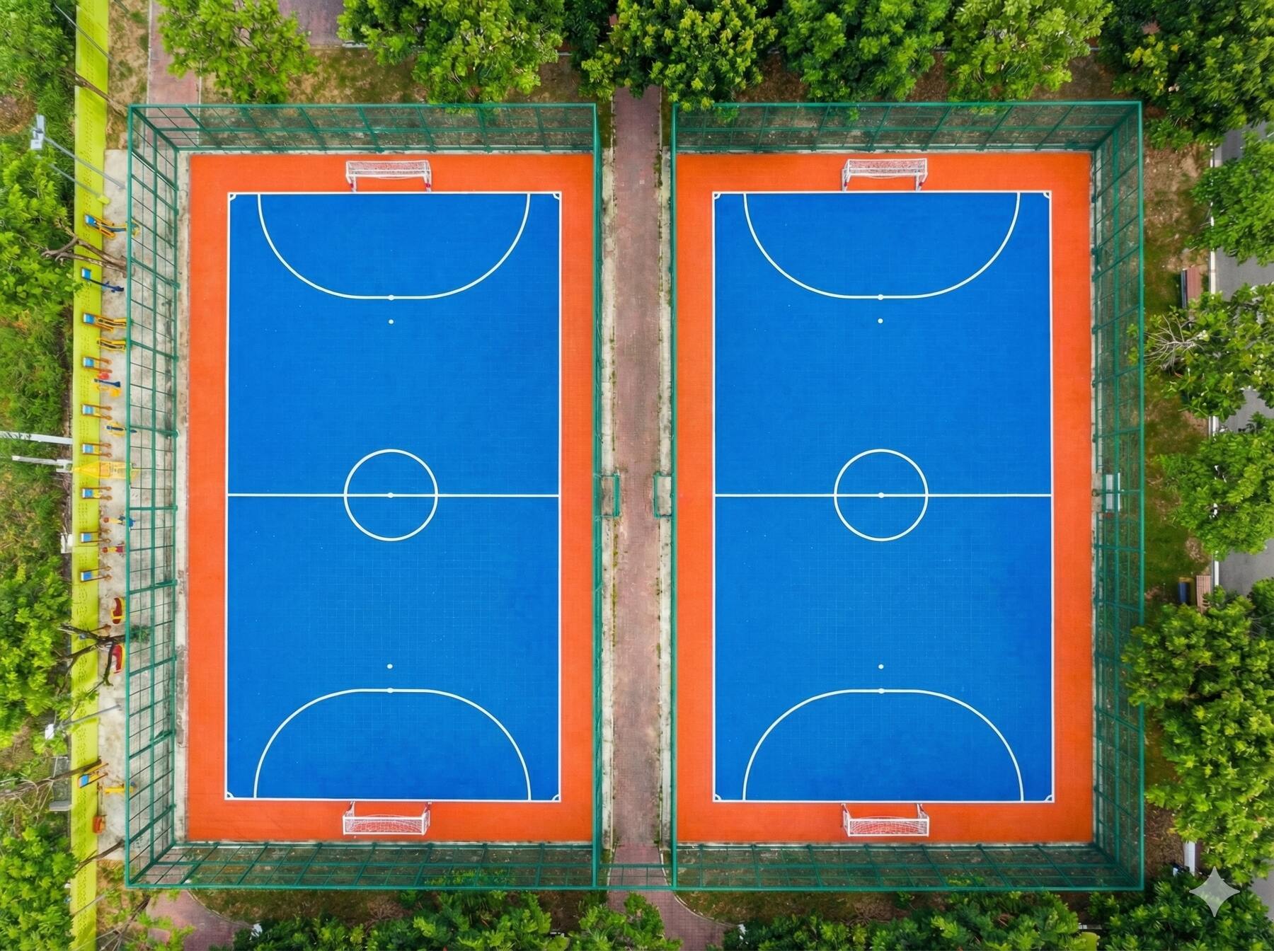 Giocatori in azione durante una partita di calcio a 5